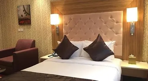 فندق رويال توليب دبي